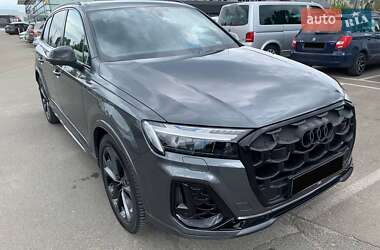 Позашляховик / Кросовер Audi Q7 2024 в 