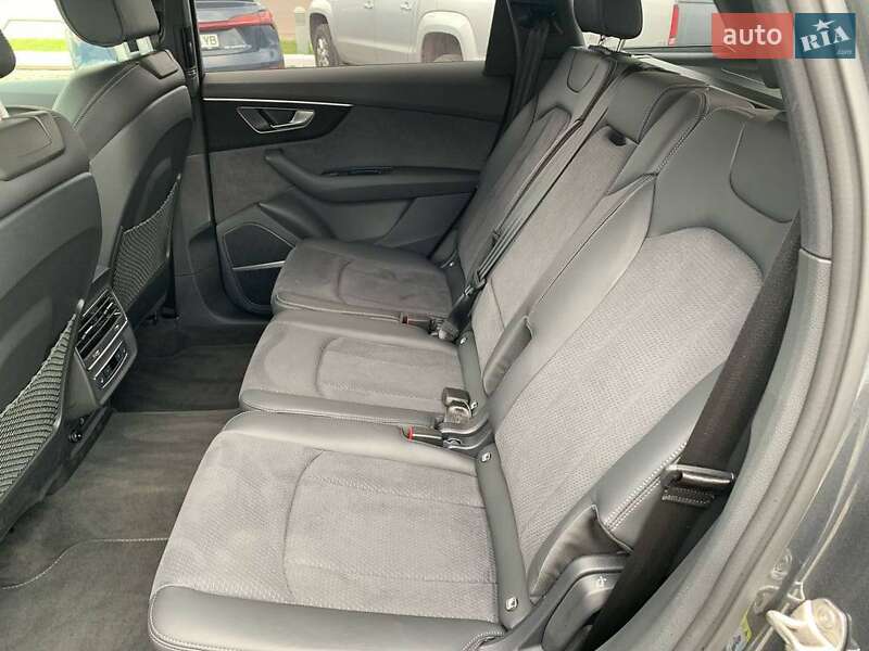 Позашляховик / Кросовер Audi Q7 2024 в Чернівцях