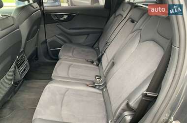 Позашляховик / Кросовер Audi Q7 2024 в 