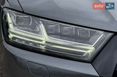 Позашляховик / Кросовер Audi Q7 2019 в 