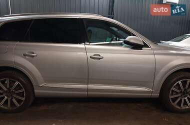 Позашляховик / Кросовер Audi Q7 2016 в 