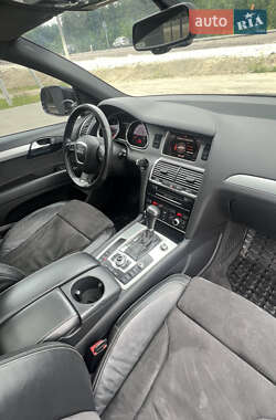 Позашляховик / Кросовер Audi Q7 2011 в 
