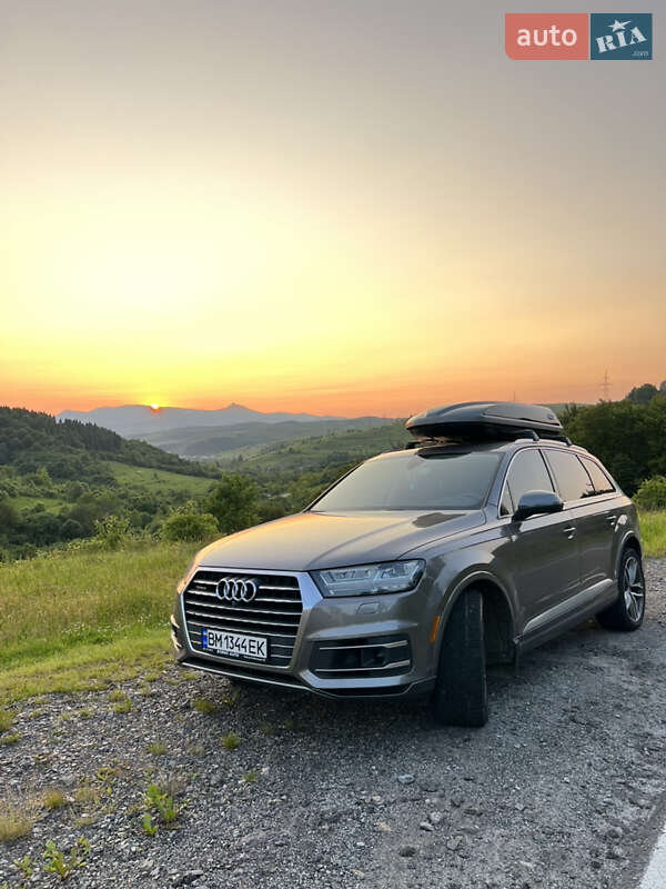 Внедорожник / Кроссовер Audi Q7 2015 в 