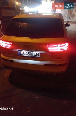 Позашляховик / Кросовер Audi Q7 2017 в 