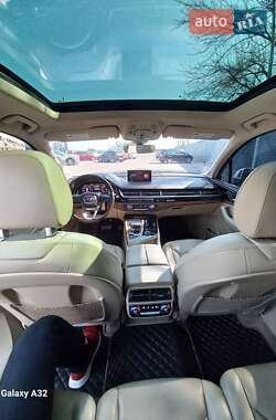 Позашляховик / Кросовер Audi Q7 2017 в 