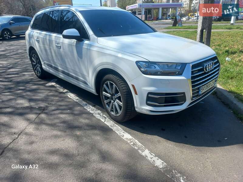 Позашляховик / Кросовер Audi Q7 2017 в 