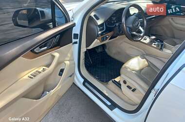 Позашляховик / Кросовер Audi Q7 2017 в 