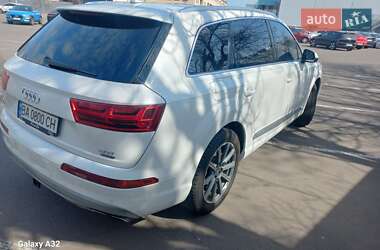 Позашляховик / Кросовер Audi Q7 2017 в 