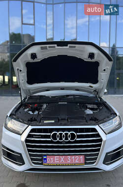 Позашляховик / Кросовер Audi Q7 2019 в 