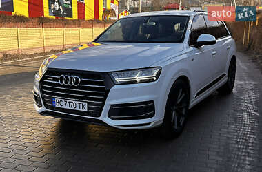 Внедорожник / Кроссовер Audi Q7 2015 в 