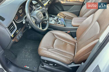 Внедорожник / Кроссовер Audi Q7 2015 в 