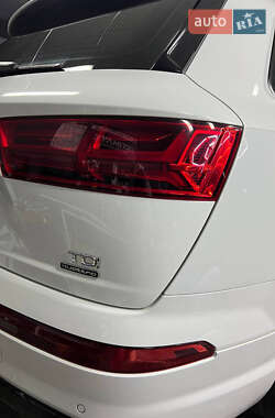 Внедорожник / Кроссовер Audi Q7 2015 в 