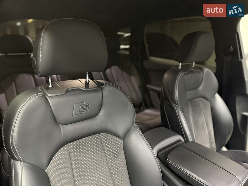 Внедорожник / Кроссовер Audi Q7 2016 в Киеве