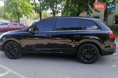 Внедорожник / Кроссовер Audi Q7 2017 в 