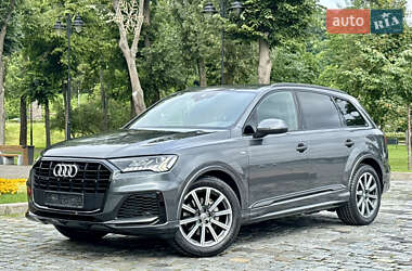 Позашляховик / Кросовер Audi Q7 2020 в 