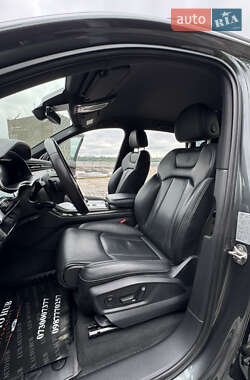Позашляховик / Кросовер Audi Q7 2020 в 