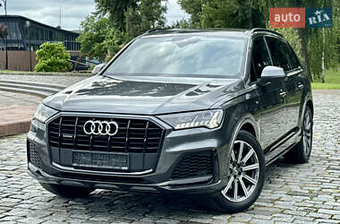 Позашляховик / Кросовер Audi Q7 2020 в 
