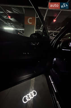 Позашляховик / Кросовер Audi Q7 2020 в 