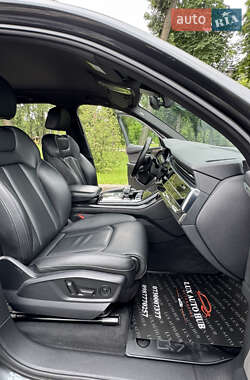 Позашляховик / Кросовер Audi Q7 2020 в 