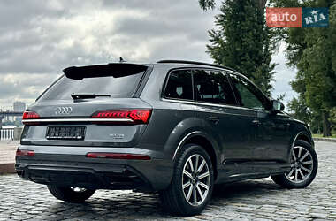 Позашляховик / Кросовер Audi Q7 2020 в 