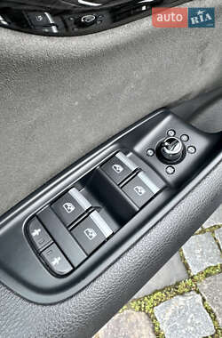 Позашляховик / Кросовер Audi Q7 2020 в 