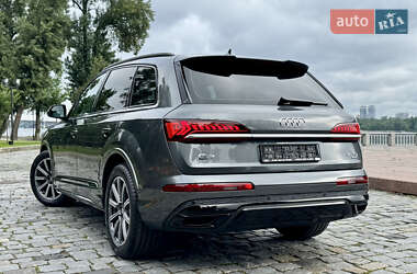 Позашляховик / Кросовер Audi Q7 2020 в 