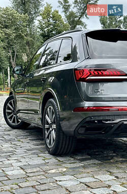 Позашляховик / Кросовер Audi Q7 2020 в 
