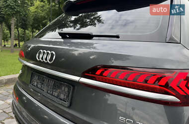 Позашляховик / Кросовер Audi Q7 2020 в 