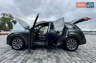 Позашляховик / Кросовер Audi Q7 2020 в 