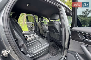 Позашляховик / Кросовер Audi Q7 2020 в 