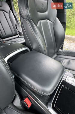 Позашляховик / Кросовер Audi Q7 2020 в 