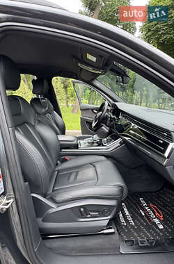 Позашляховик / Кросовер Audi Q7 2020 в 