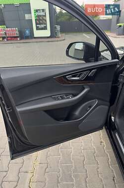 Внедорожник / Кроссовер Audi Q7 2017 в 