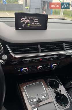 Внедорожник / Кроссовер Audi Q7 2017 в 