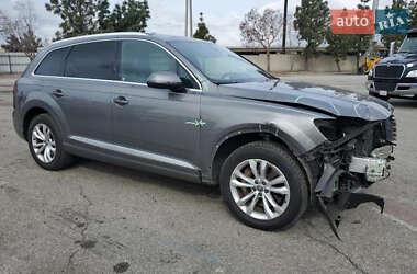 Внедорожник / Кроссовер Audi Q7 2017 в 