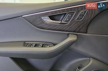 Внедорожник / Кроссовер Audi Q7 2022 в 