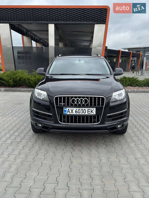 Внедорожник / Кроссовер Audi Q7 2014 в 