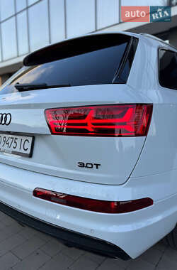 Внедорожник / Кроссовер Audi Q7 2018 в 