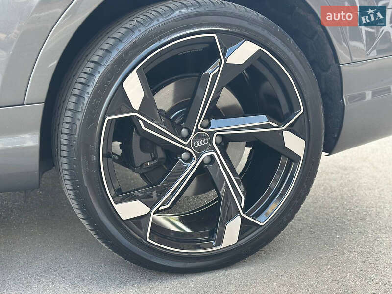 Внедорожник / Кроссовер Audi Q7 2019 в Киеве