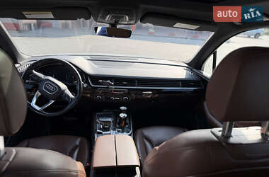 Внедорожник / Кроссовер Audi Q7 2016 в 