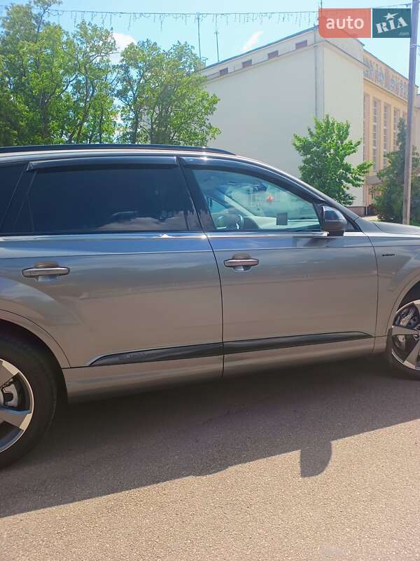 Позашляховик / Кросовер Audi Q7 2016 в Коростені