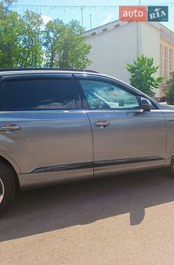 Внедорожник / Кроссовер Audi Q7 2016 в 