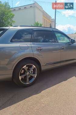 Внедорожник / Кроссовер Audi Q7 2016 в 