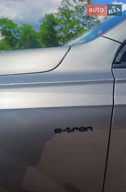 Внедорожник / Кроссовер Audi Q7 2016 в 