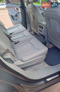 Внедорожник / Кроссовер Audi Q7 2016 в 