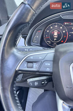 Позашляховик / Кросовер Audi Q7 2016 в 