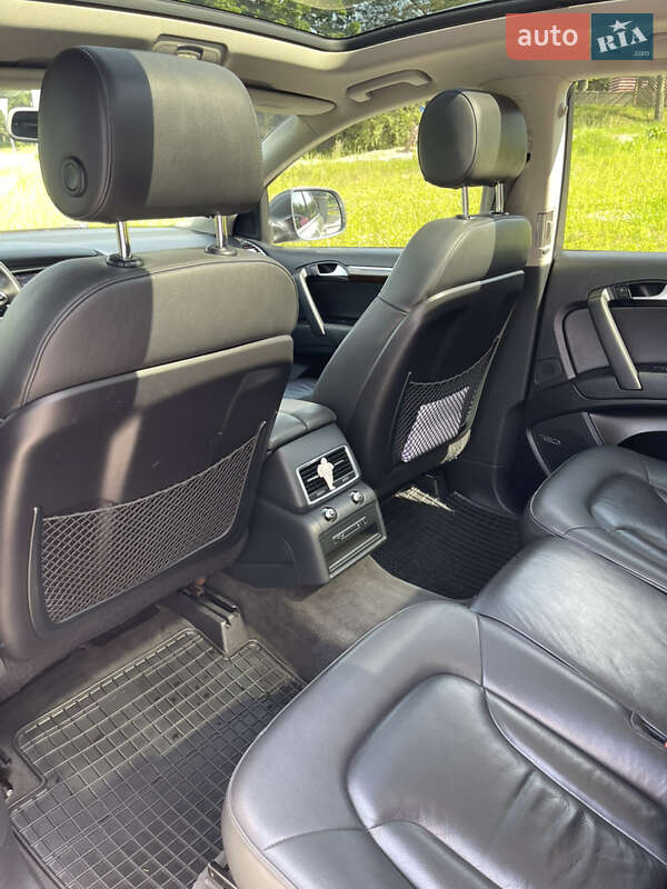 Внедорожник / Кроссовер Audi Q7 2011 в Новояворовске