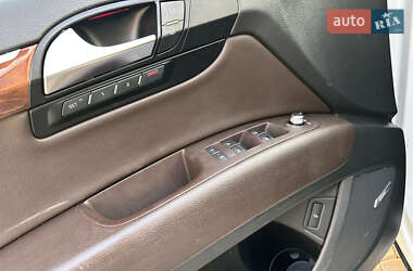 Позашляховик / Кросовер Audi Q7 2010 в 