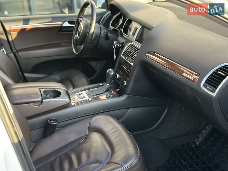 Позашляховик / Кросовер Audi Q7 2010 в Івано-Франківську