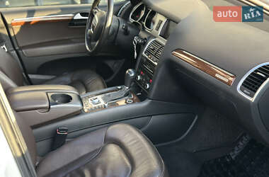 Позашляховик / Кросовер Audi Q7 2010 в 